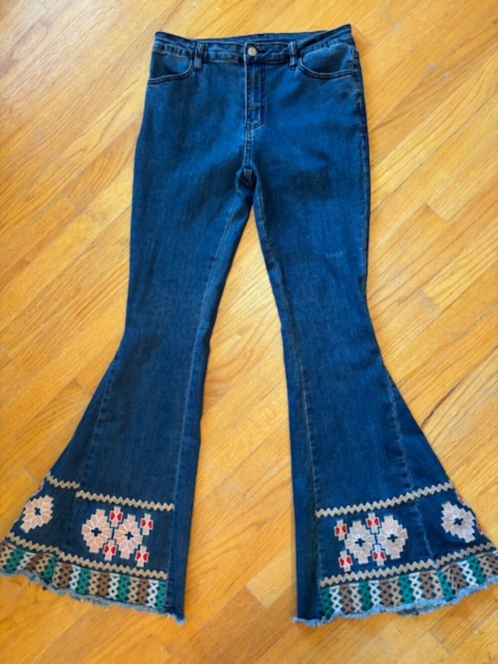 Saints & Hearts Bell Tribal Flare Embroidered Jeans Women's Size Large